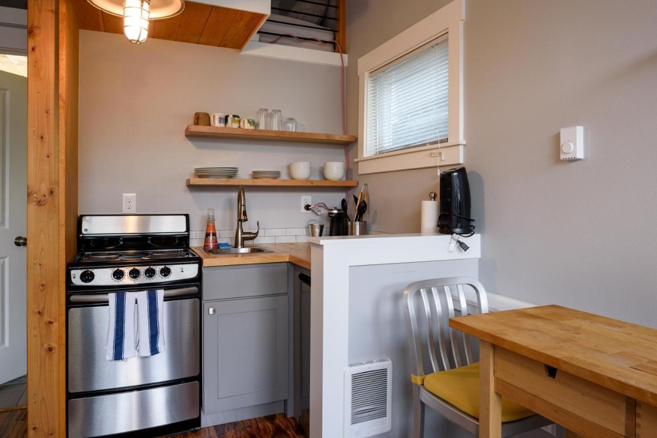 Tiny House By Kabino Mini Modern Tiny Home Heart Of Green Lake Pet Friendly Wifi Loft Up Ladder Plus Sleeper Sofa Сіетл Екстер'єр фото