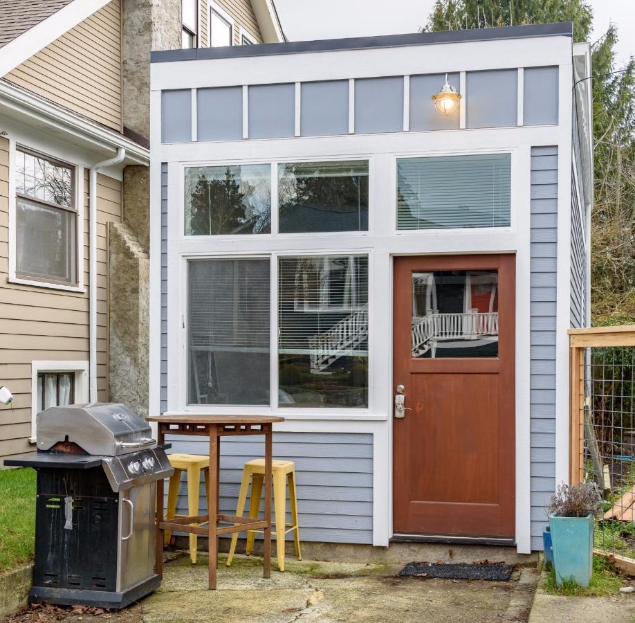 Tiny House By Kabino Mini Modern Tiny Home Heart Of Green Lake Pet Friendly Wifi Loft Up Ladder Plus Sleeper Sofa Сіетл Екстер'єр фото